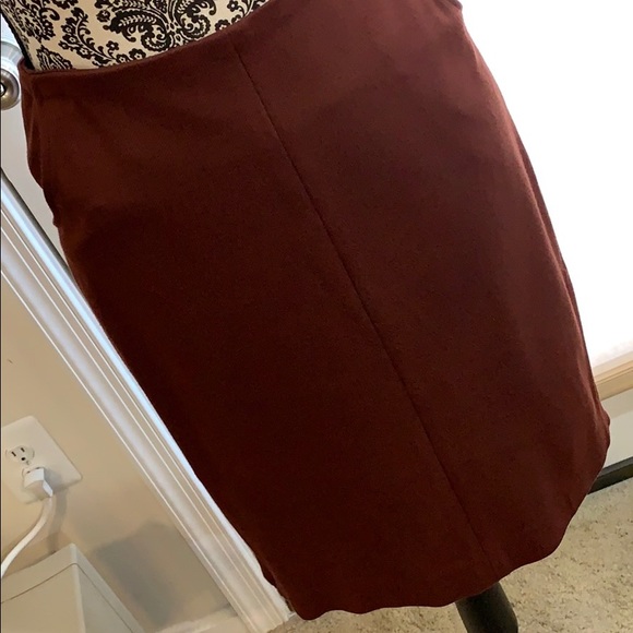 Boss Skirt - Picture 1 of 9